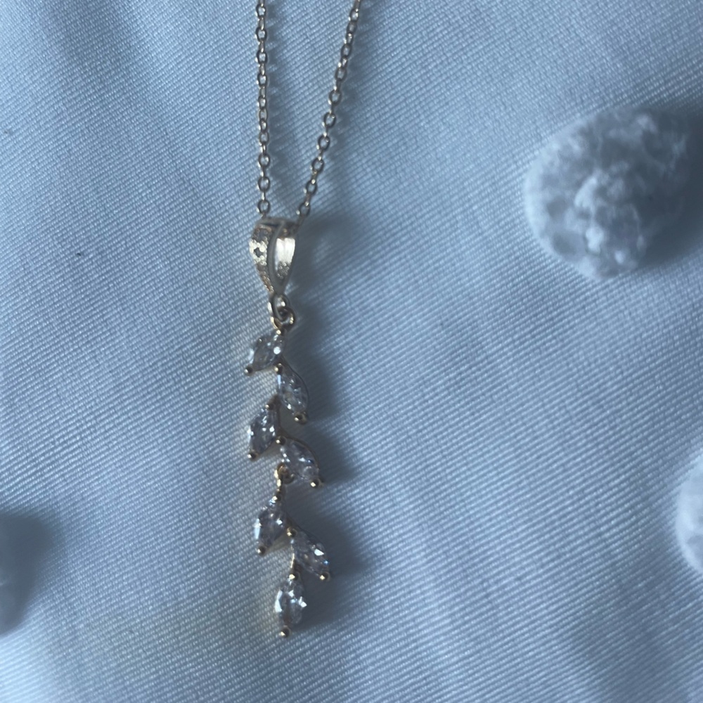 Elegant Pendant Necklace